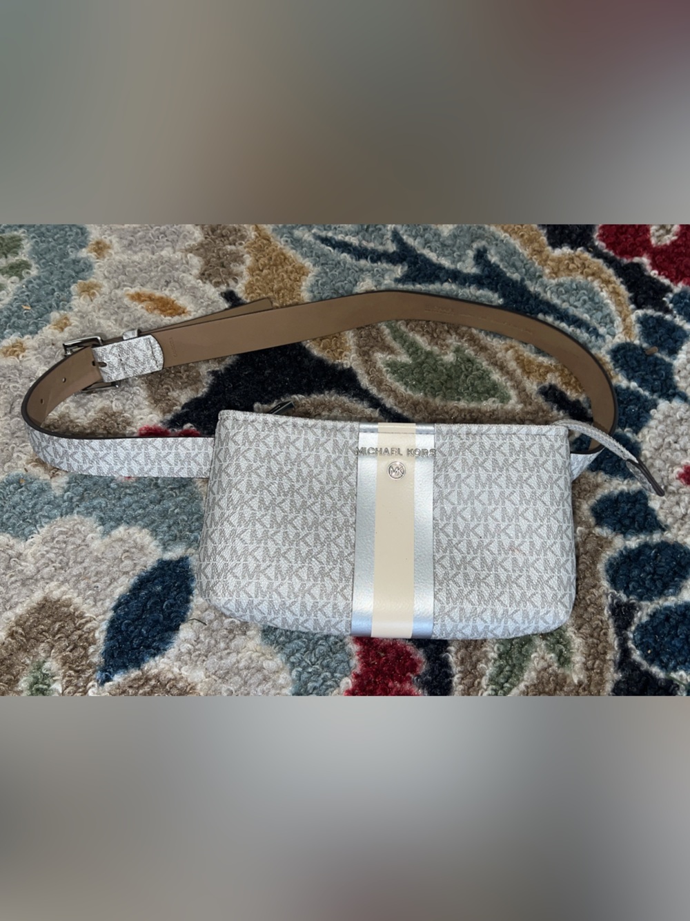 Mk White& gray Signature Crossbody Belt Bag w/Cream Silver Stripe size s/m
NWOT